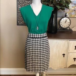 The Limited Black/white houndstooth Skirt Size 10